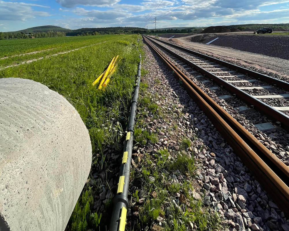 Delbart kabelskyddsrör vid järnväg